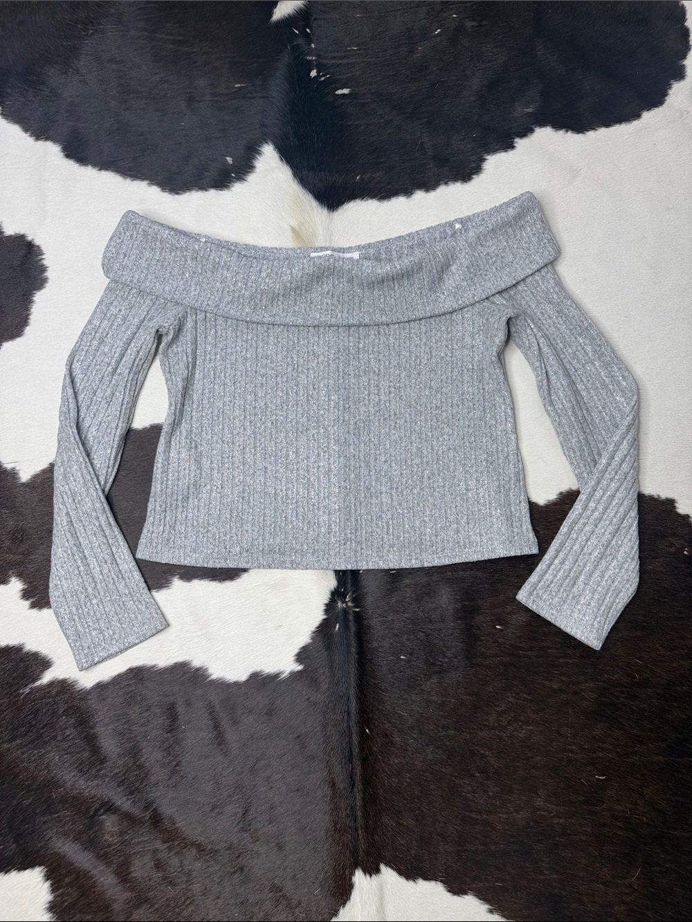 BCBGeneration Light Gray Off-the-Shoulder Ribbed Knit Sweater